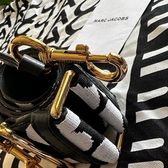 Marc Jacobs Flash Printed Crossbody Bag - Picture 14 of 15